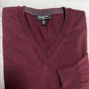 Saks Fifth Avenue 100% Merino Wool Men's Burgundy V-Neck Sweater - size XL